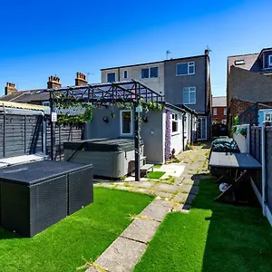  Holiday home Wavecrest - Characterful 3 Bedroom United Kingdom